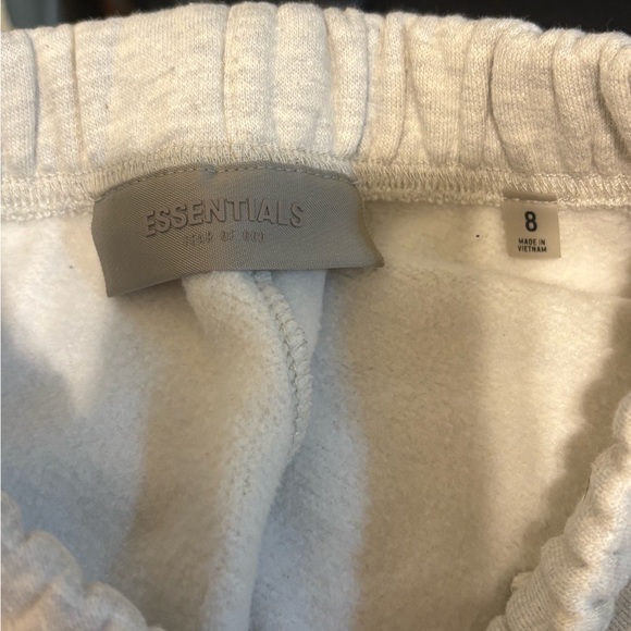 ESSENTIAL - Picture 4 of 5